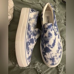 Blue and white tie die Steven madden flats